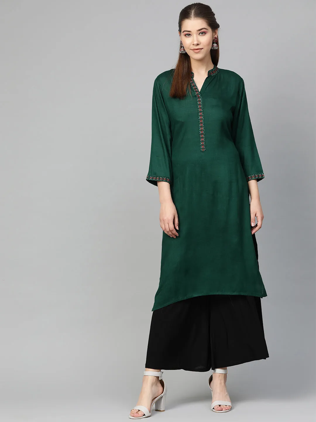 Jashvi Women Green Embroidered Straight Kurta